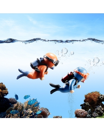 Декор гроты аквалангист плавающий с фотоаппаратом красный  6*3.5CM